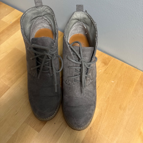 Gray Suede boots - Picture 4 of 6